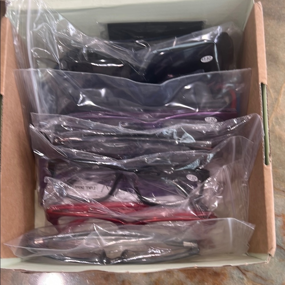 Black and Red Classic Glasses Set
